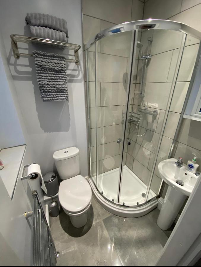Private & Modern En-Suite Rooms Town Centre Self Check-In Barnsley Exterior foto