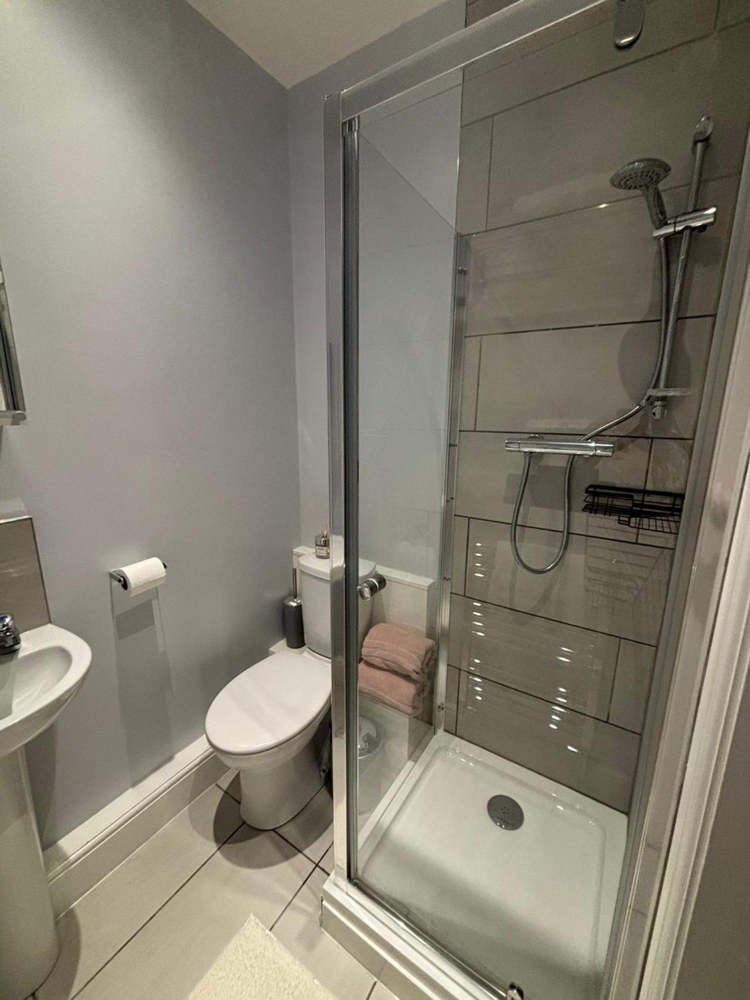 Private & Modern En-Suite Rooms Town Centre Self Check-In Barnsley Exterior foto
